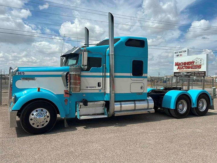 2006-kenworth-w900l-image-1