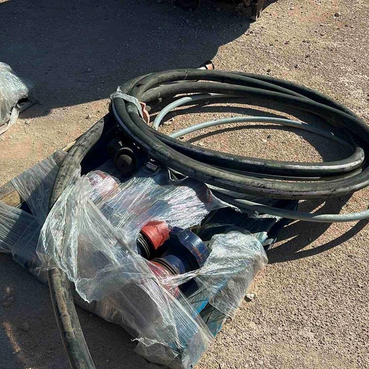 MISC PALLET OF SPM PUMP PARTS AND JOSES