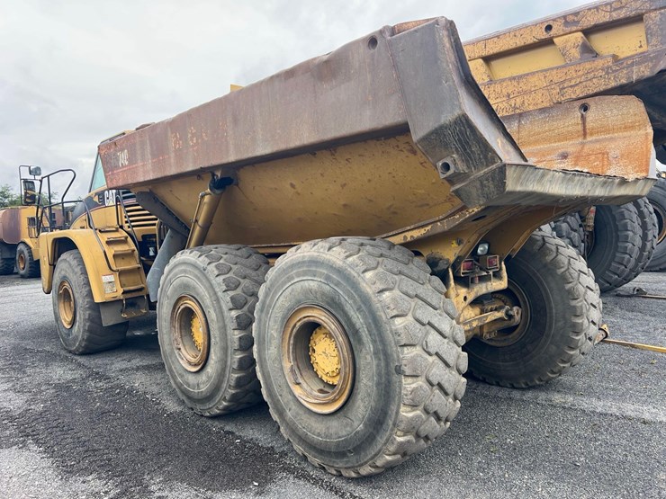 caterpillar-740-image-5