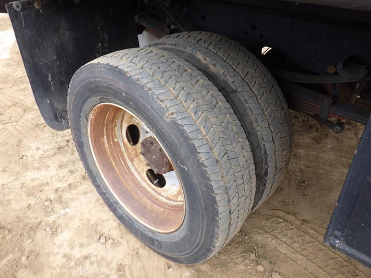 2011-ford-f550-image-21