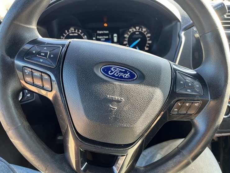 2017-ford-explorer-image-31