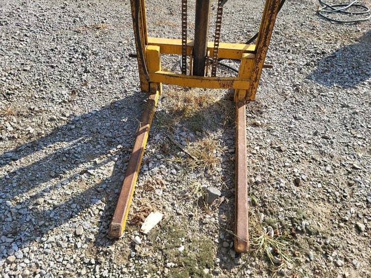 agritek-3pt-hitch-forklift-image-6