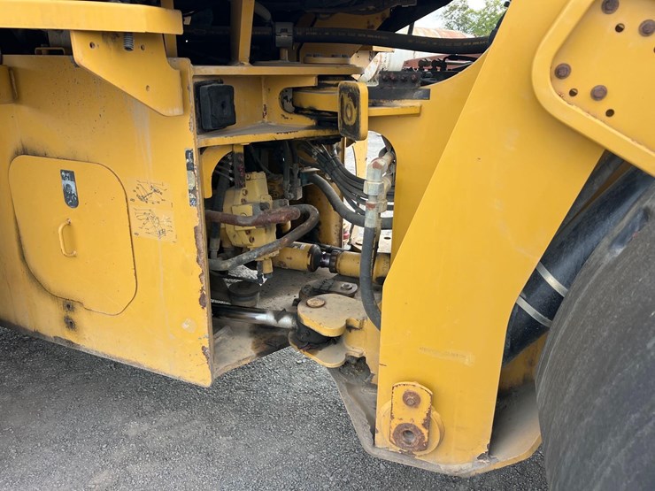 caterpillar-938k-image-16