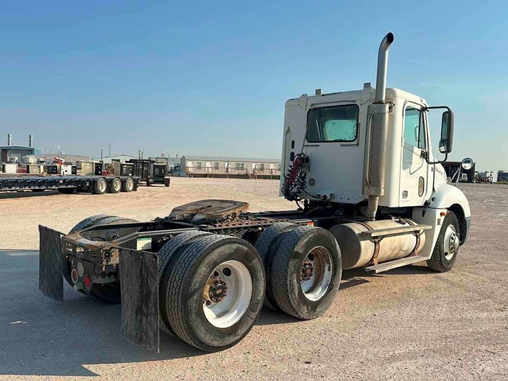 2004-freightliner-columbia-image-3