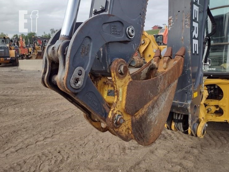 2020-deere-410l-image-32