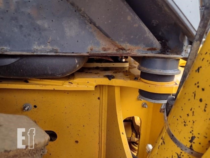 2020-deere-410l-image-27