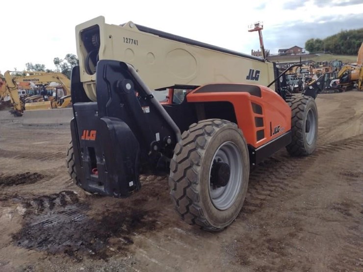 2023-jlg-1055-image-34