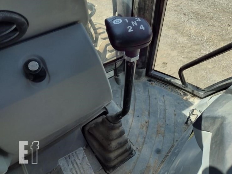 2015-caterpillar-420f-image-8