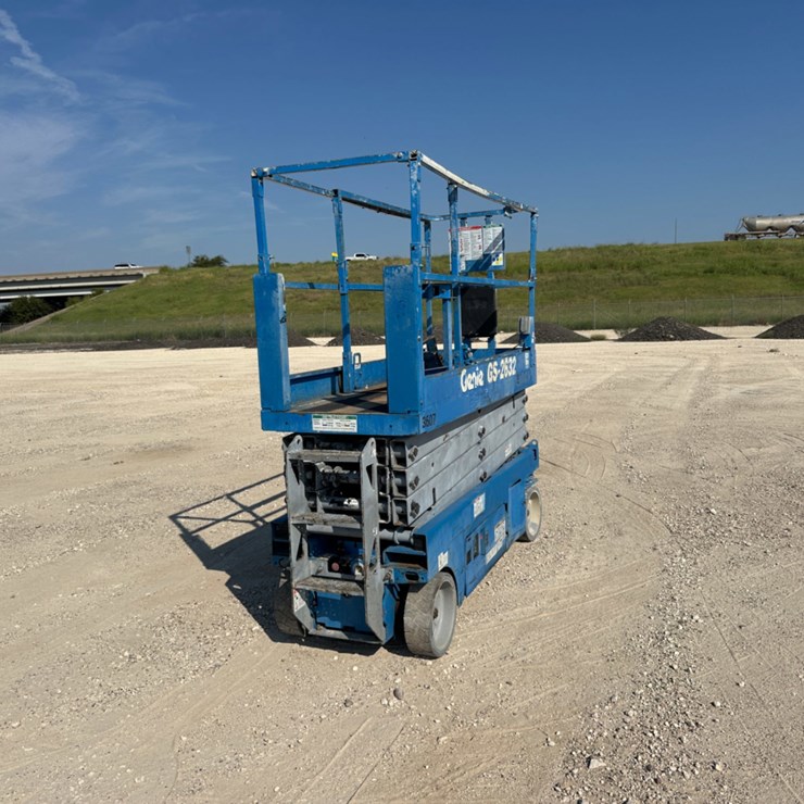 2014 GENIE GS2632
