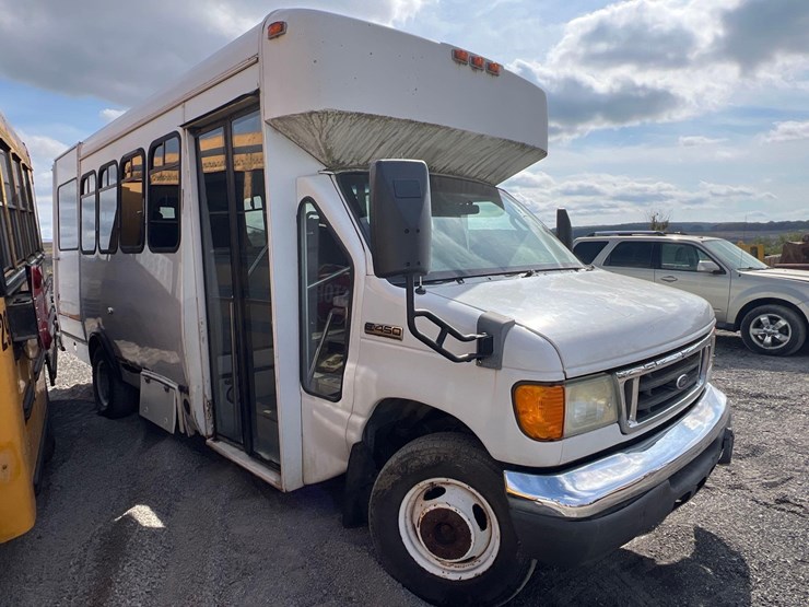 2006-ford-e450-image-2
