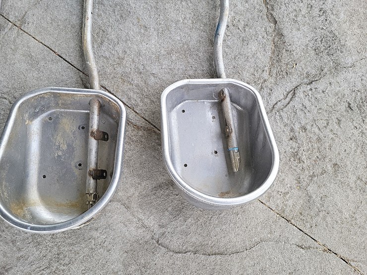 {4}-stainless-steel-hog-water-cups-w/nipples-image-5