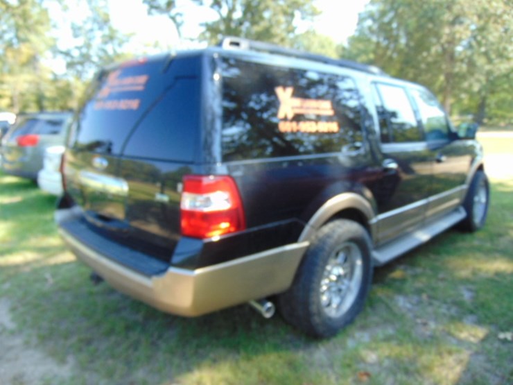 2014-ford-expedition-xlt-image-2