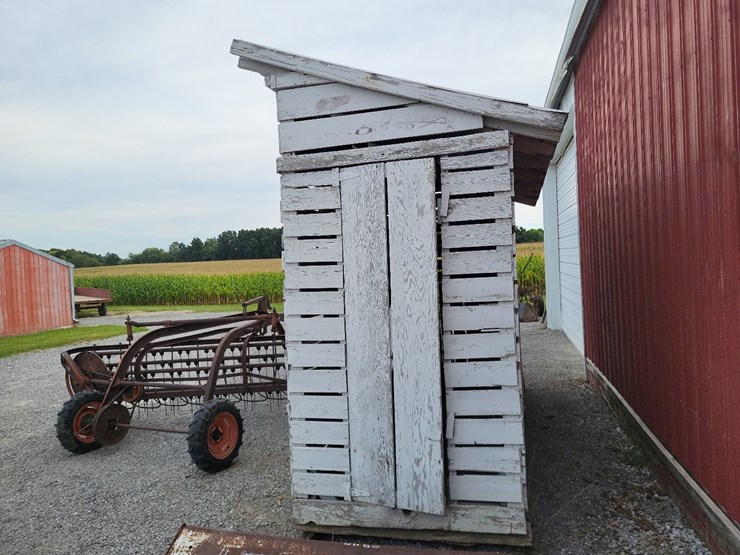 wood-corn-crib-w/steel-roof-image-6