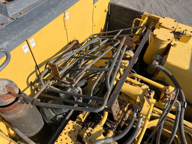 komatsu-pc1250-7-image-18
