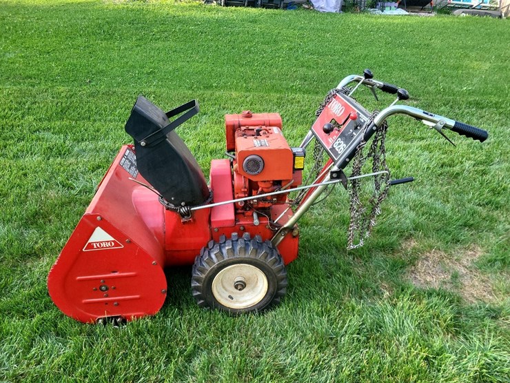 toro-826-walk-behind-snowblower-image-16