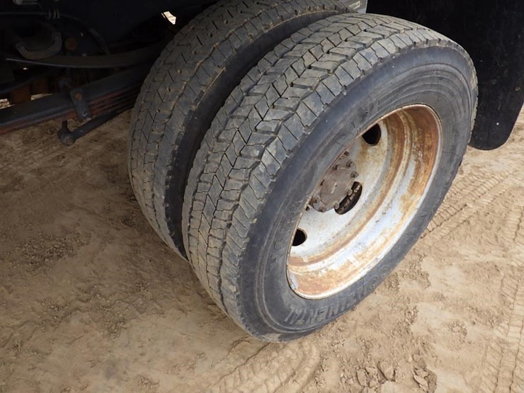 2011-ford-f550-image-35