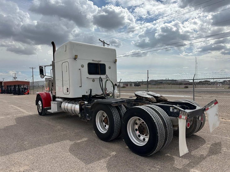 2015-peterbilt-389-image-2
