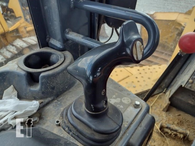 2018-deere-750k-lgp-image-12