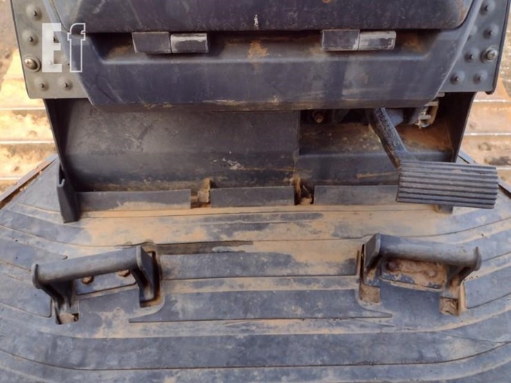 deere-650k-xlt-image-8