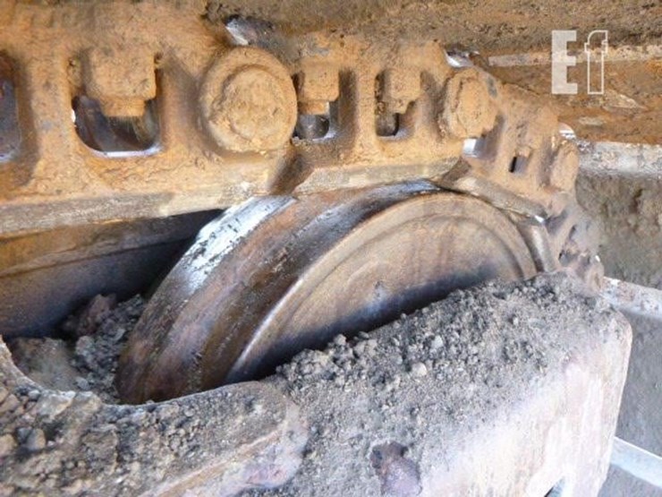 2011-deere-225d-lc-image-30