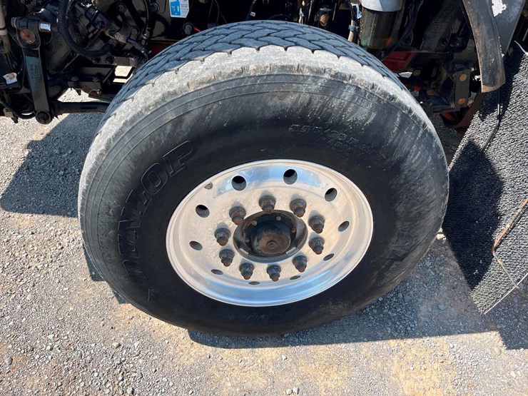 2015-kenworth-t800-image-18