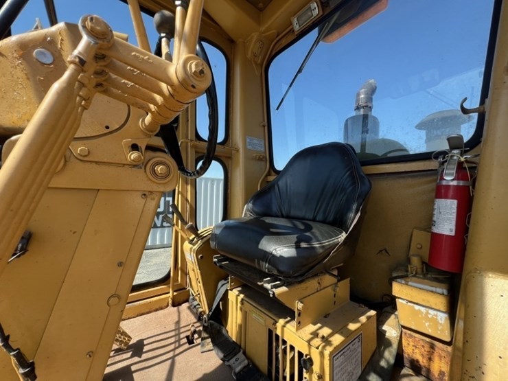 caterpillar-120-image-23