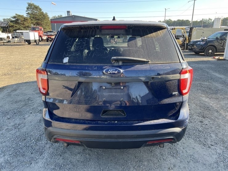2017-ford-explorer-image-5