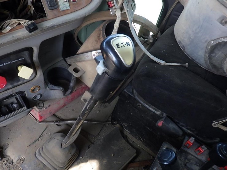 2008-peterbilt-367-image-28