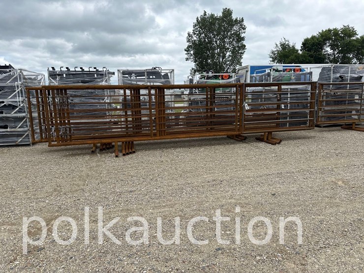 (5)-cattle-panels-w/-sorting-gate-(sold-x-$)-image-1