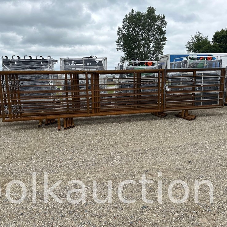 (5) CATTLE PANELS w/ SORTING GATE (SOLD x $)