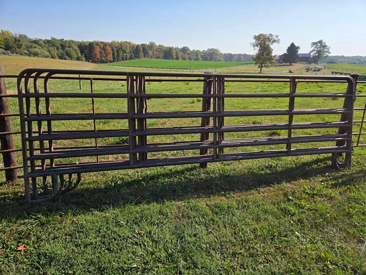 (4)-16'-corral-gates-image-1