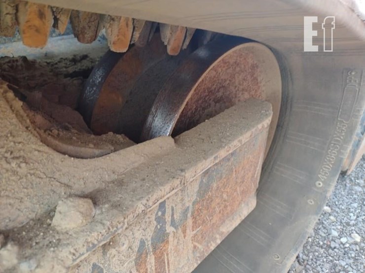 2019-bobcat-t740-image-35