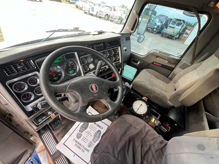 2013-kenworth-t800-image-10
