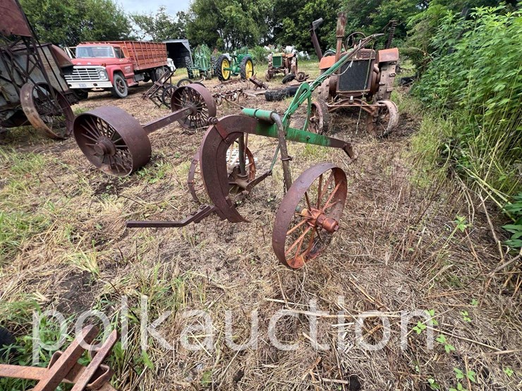 john-deere-pull-type-subsoiler-on-steel-wheels-image-4