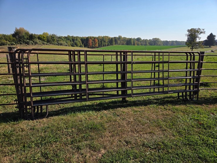 (4)-16'-corral-gates-image-1