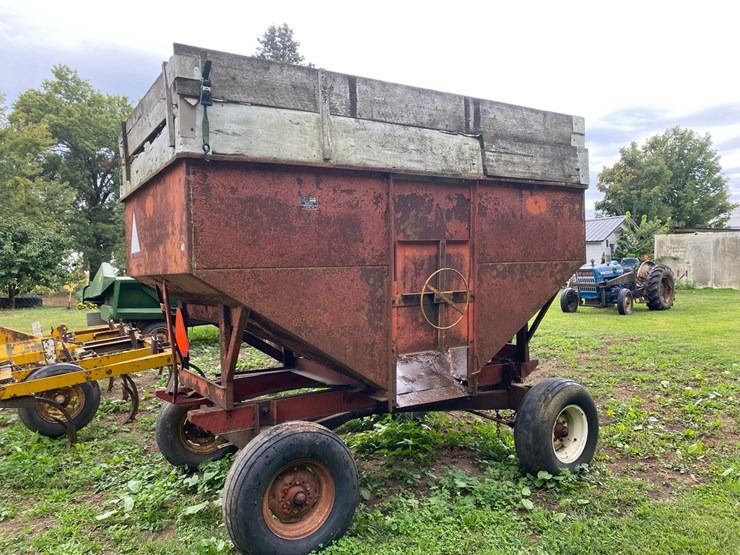 j-&-m-210-gravity-wagon-image-3