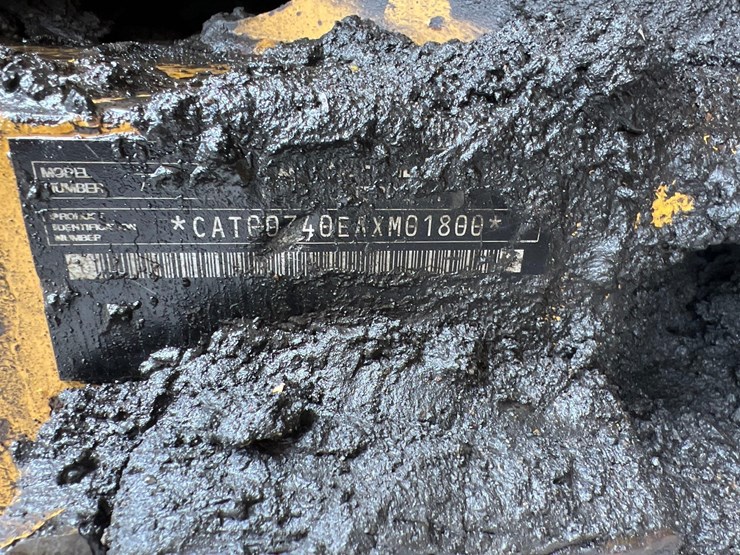caterpillar-740-image-12