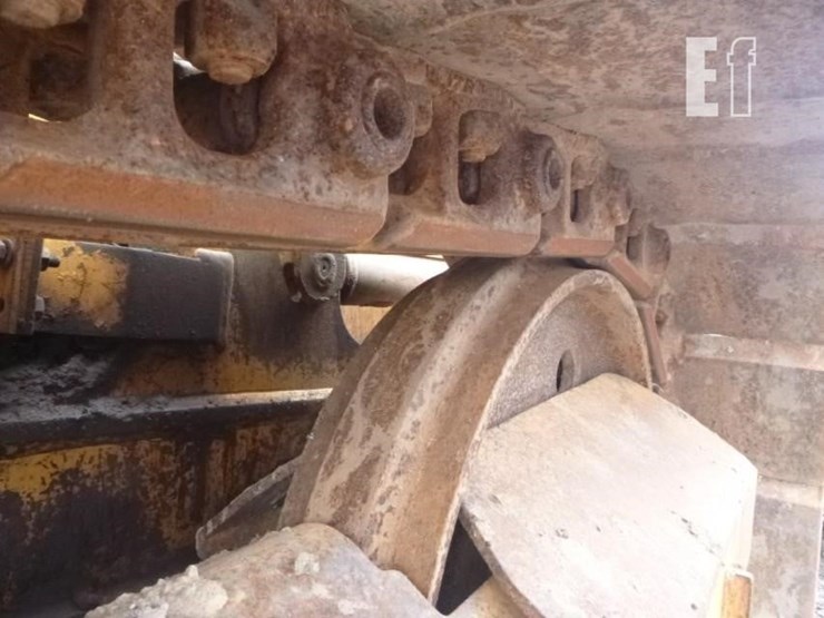 2005-caterpillar-d4g-xl-image-37