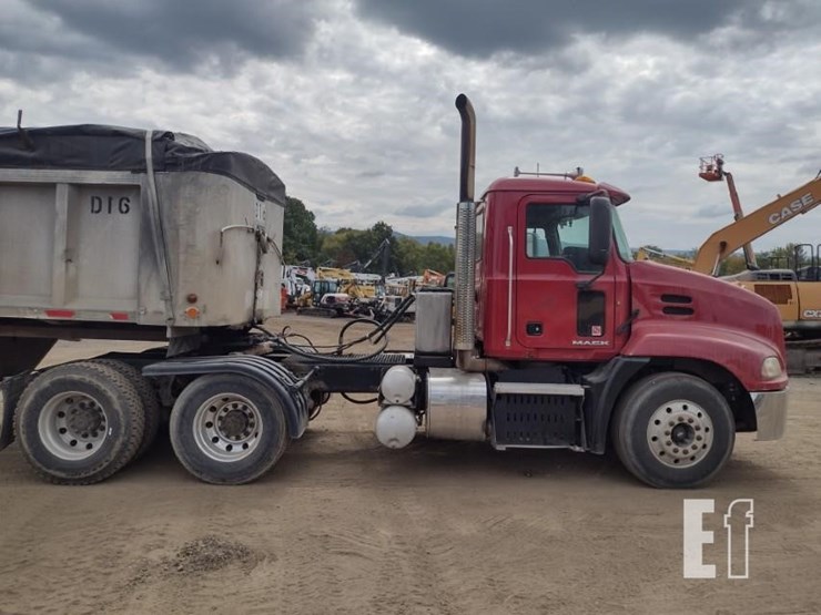 2012-mack-pinnacle-cxu613-image-3