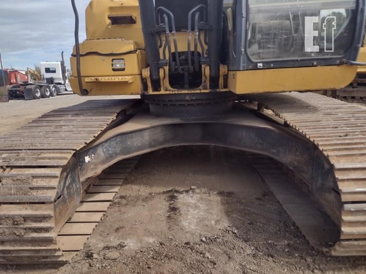 2013-deere-210g-lc-image-19