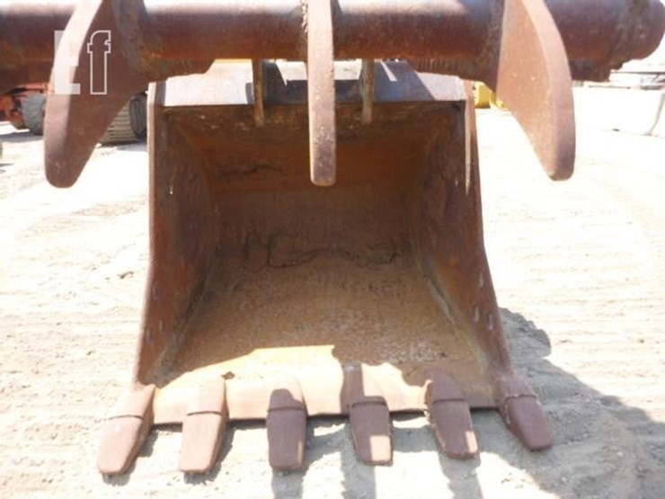 2017-deere-210g-lc-image-15