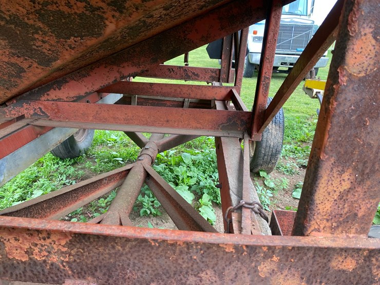 j-&-m-210-gravity-wagon-image-9