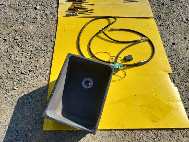 steel-files,-rasp-bar,-screw-drivers,-chemical-resistant-tank,-and-regulator-w/hoses-image-8