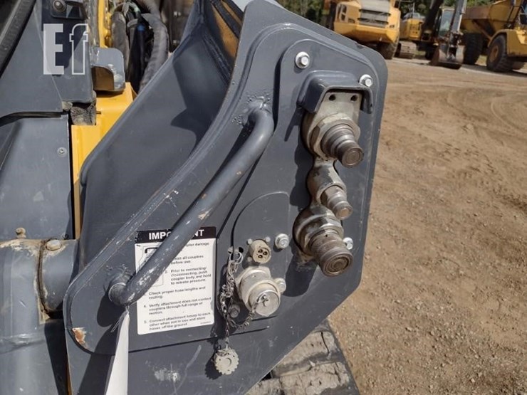 2022-deere-333g-image-15