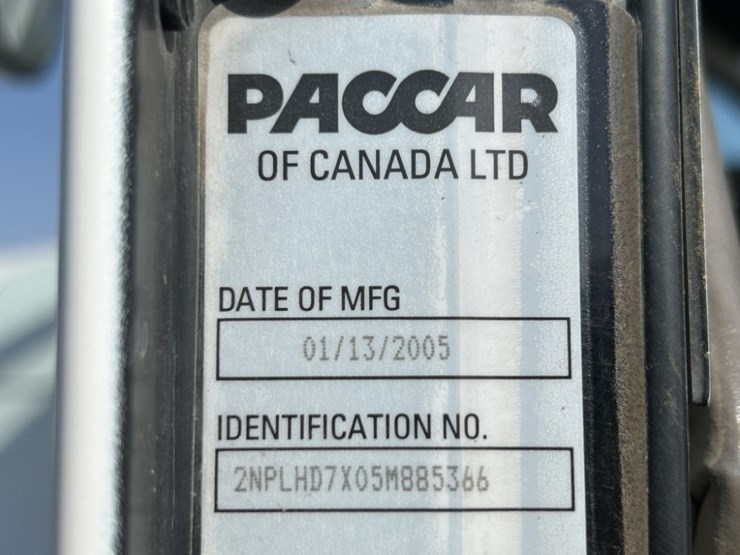 2005-peterbilt-335-image-12