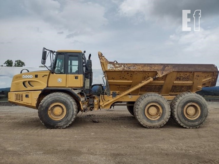 2005-deere-300d-image-1