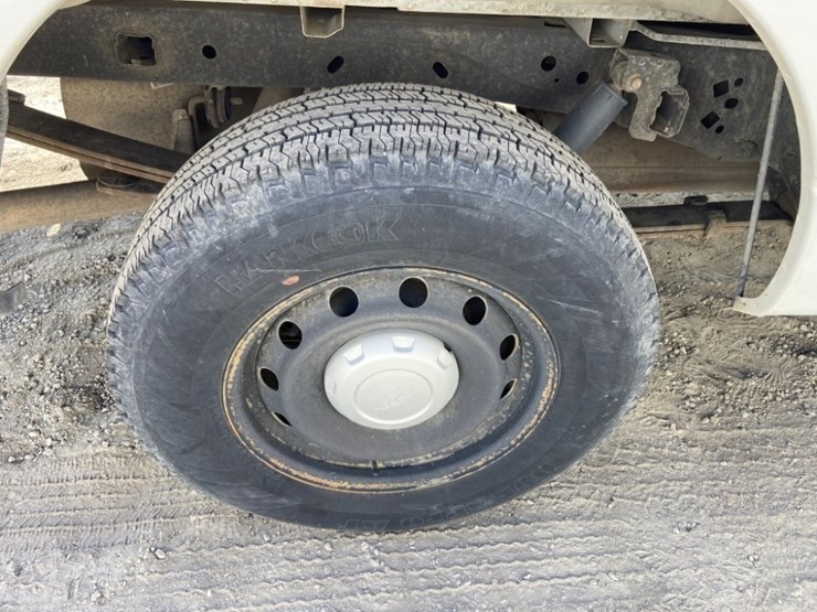 2011-ford-f150-xl-image-12