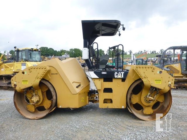 2014-caterpillar-cb64-image-3