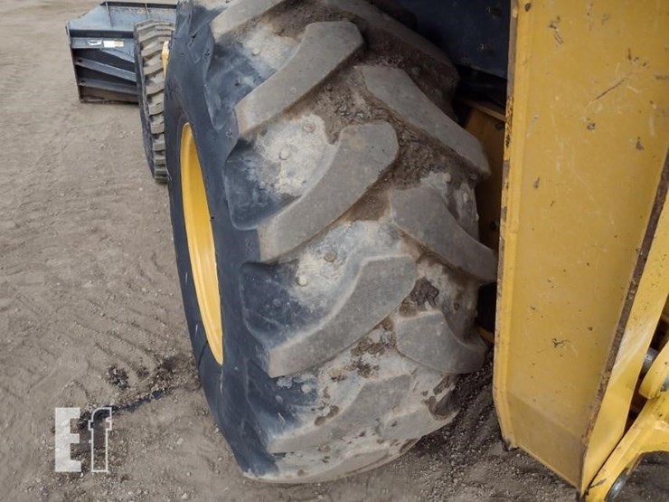 2020-deere-410l-image-26