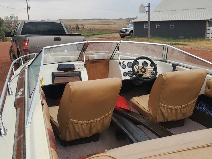 1985-baja-sunsport-210-boat-with-1985-roadrunner-trailer-image-7